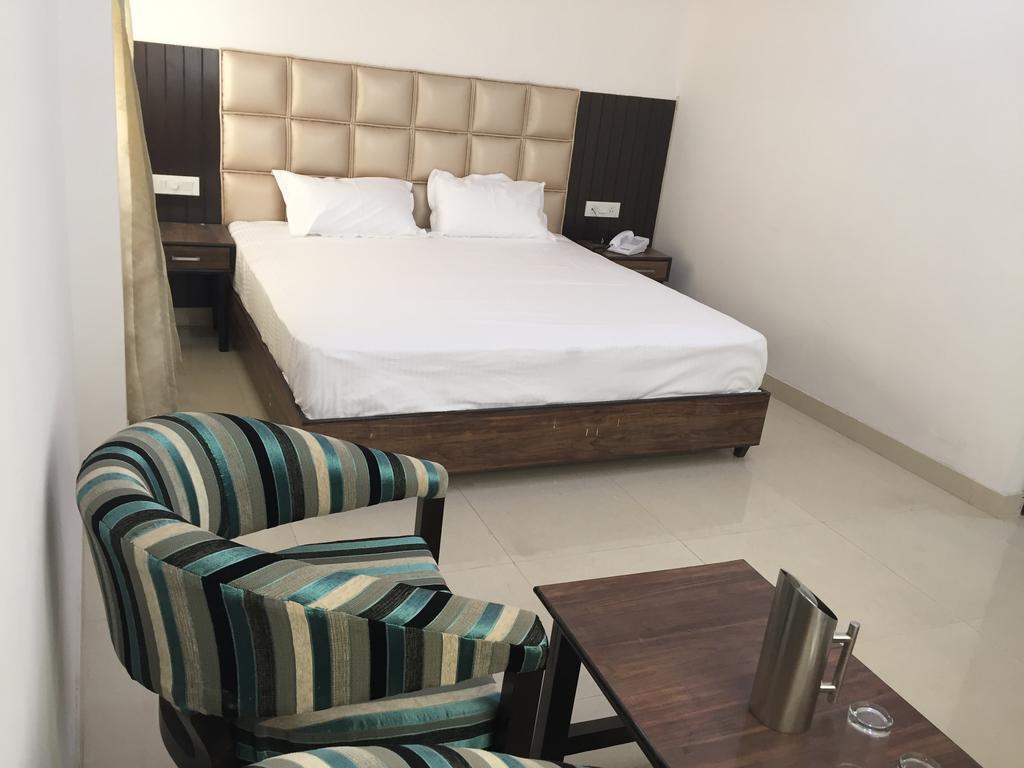 Hotel Rv Regency أمريتسار المظهر الخارجي الصورة